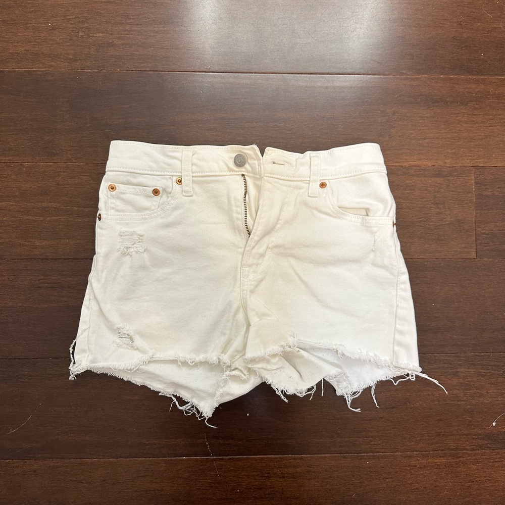 Levi’s High Rise Shorts - Picture 2 of 3